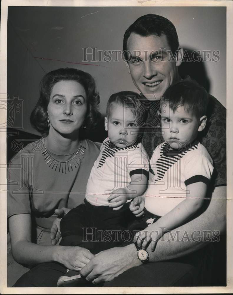 1961 Press Photo Frank Ryan, football player poses with family - hps14462- Historic Images