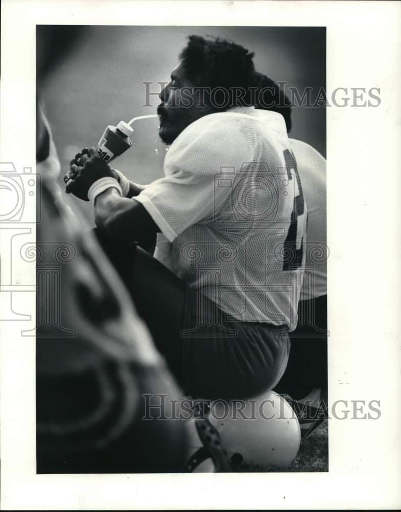 1980 Press Photo Houston Oilers Football Player Jack Tatum on Sidelines- Historic Images