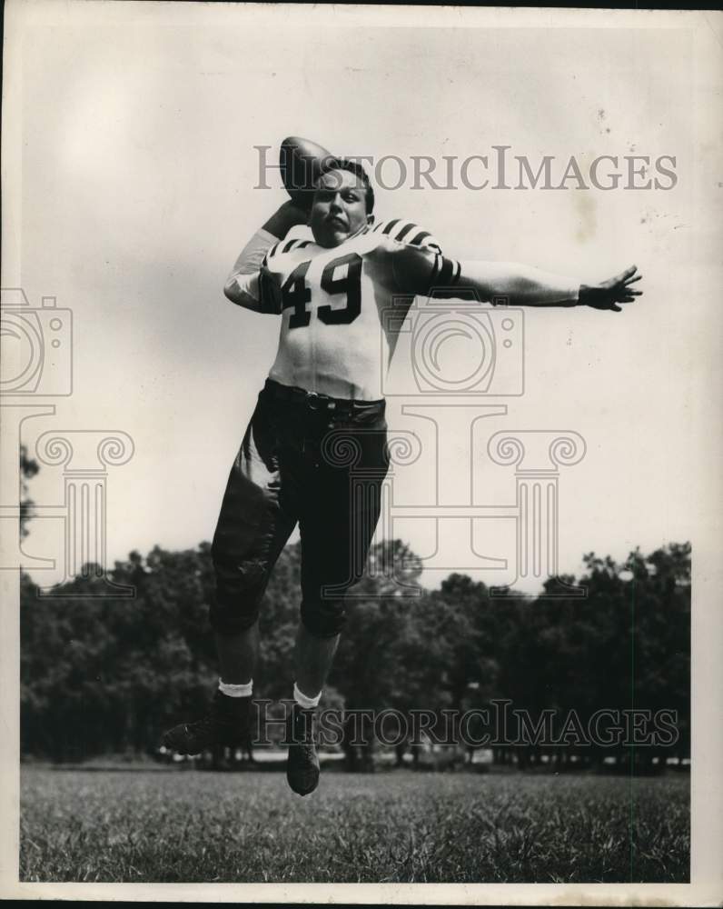 1959 Press Photo Football athlete #49 Boyd Tingle attempts a pass. - hps14574- Historic Images