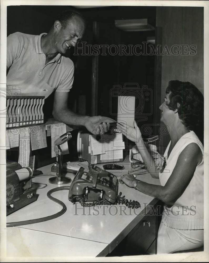 1965 Press Photo Oilers Hugh Taylor gets phone messages from Mary Ashmore.- Historic Images