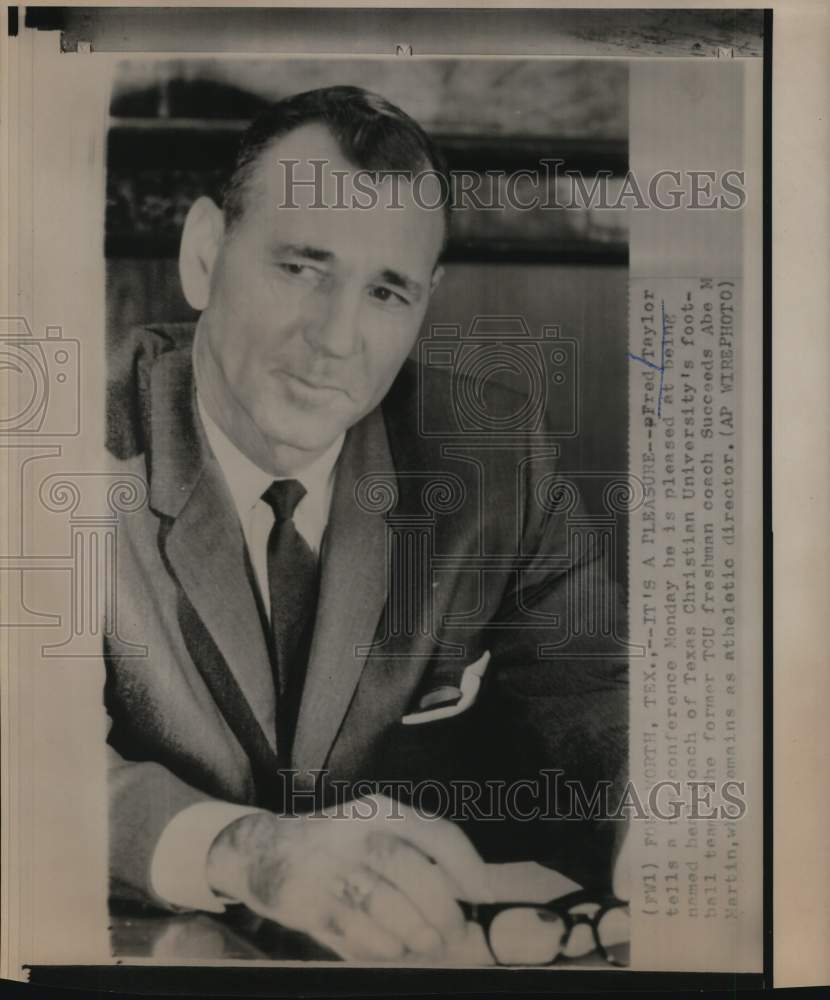 1966 Press Photo TCU head football Fred Taylor speaks at news conference- Historic Images