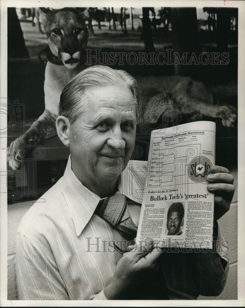 1976 Press Photo University of Houston athletics business manager Ned Thompson- Historic Images