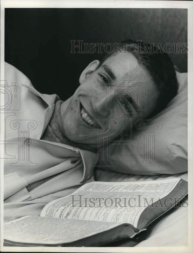 1965 Press Photo Former Pole Vaulter Brian Sternberg Reads Bible - hps15262- Historic Images