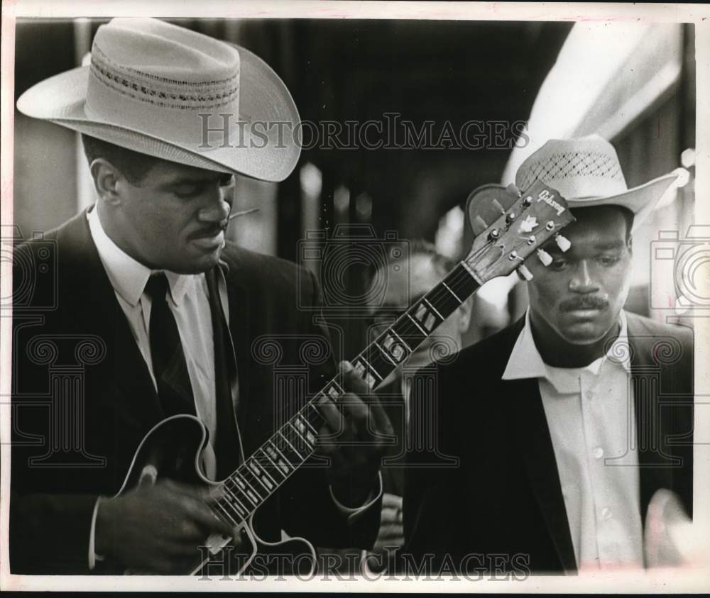 1966 Press Photo Boxers Ernie Terrell and Doug Jones play music - hps15592- Historic Images