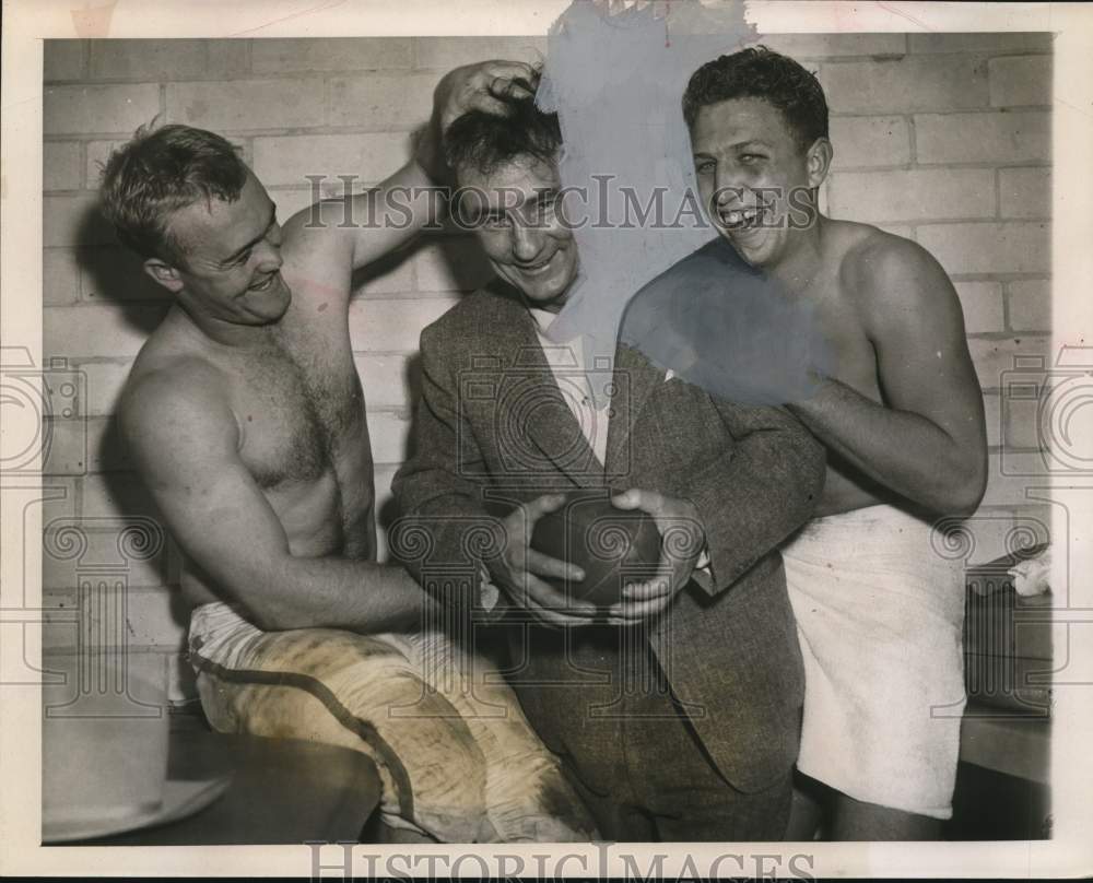 1958 Press Photo Former Texas Football Player Tom Stolhandske in Locker Room- Historic Images