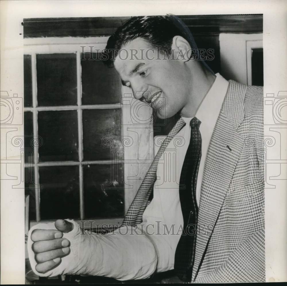 1959 Press Photo Injured baseball player Walt Dropo - hps15652- Historic Images