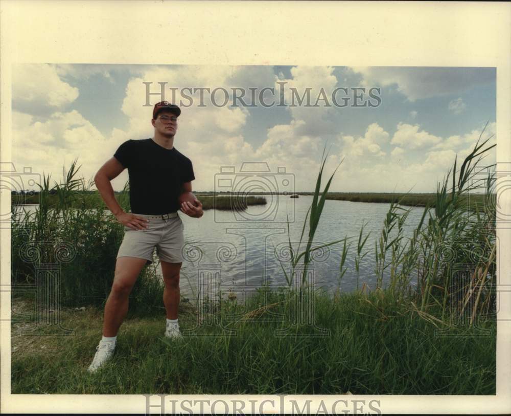 1990 Press Photo Football player Shane Dronett next to water - hps15654- Historic Images