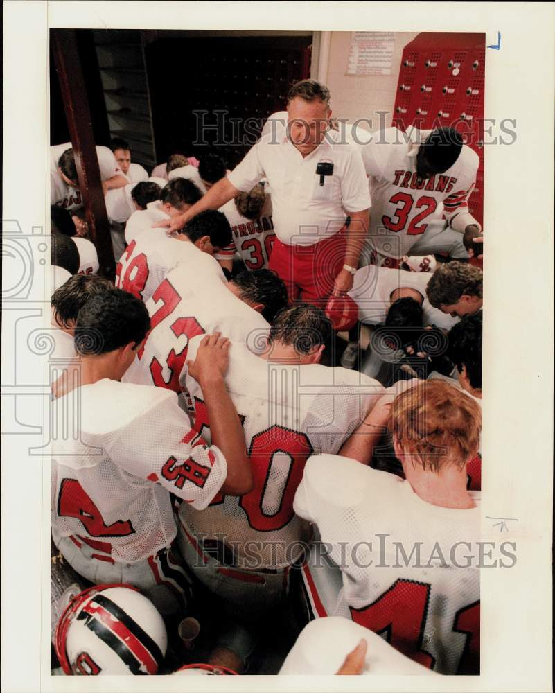 1988 Press Photo South Houston High football coach Don Schmidt and players- Historic Images