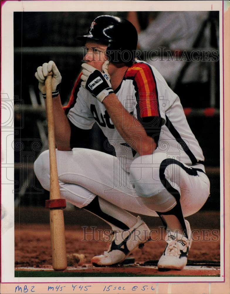 1987 Press Photo Houston Astros pitcher Mike Scott in the on-deck circle- Historic Images