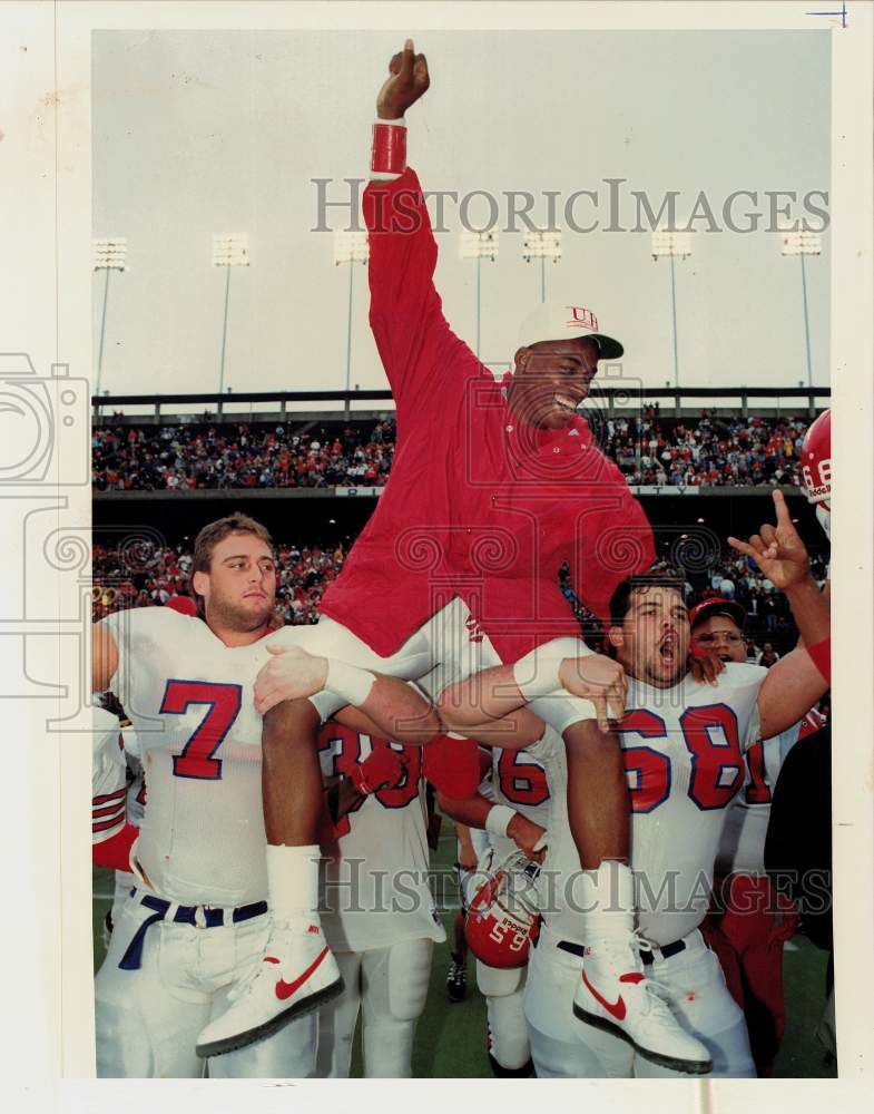 1989 Press Photo University of Houston football players celebrate win over Rice- Historic Images