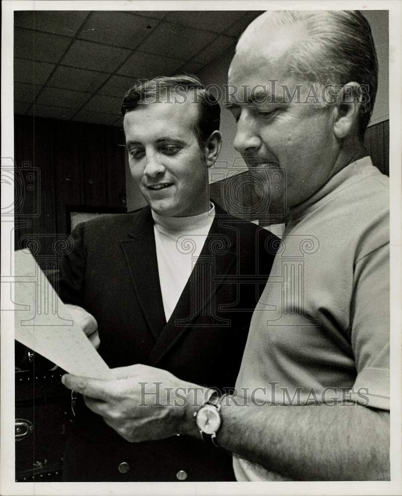 1969 Press Photo Pro bowler Jim Stefanich and Chuck Fitt at Sertoma Open- Historic Images