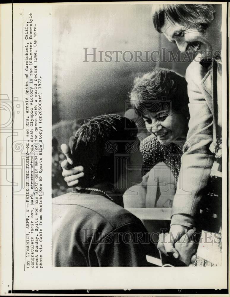 1972 Press Photo Olympic swimmer Mark Spitz with parents in Munich, Germany- Historic Images