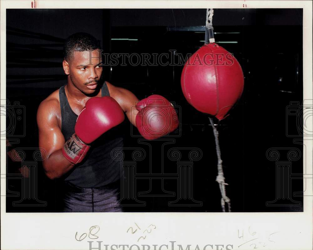 1990 Press Photo Texas Junior Boxing Champion Derwin Richards Trains at HBA Gym- Historic Images