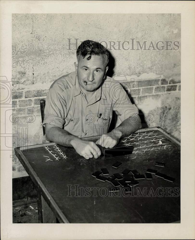 1958 Press Photo Bondo Rose with dominoes - hps16803- Historic Images