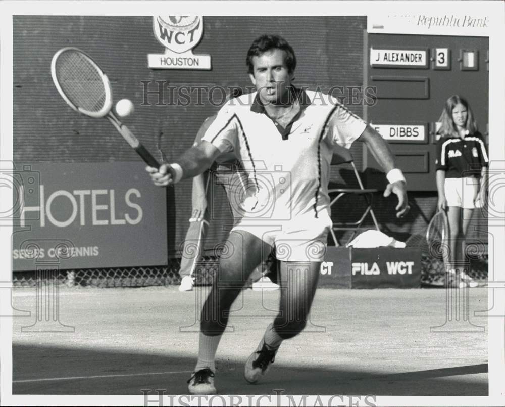 1982 Press Photo Tennis player Eddie Dibbs plays the River Oaks International- Historic Images