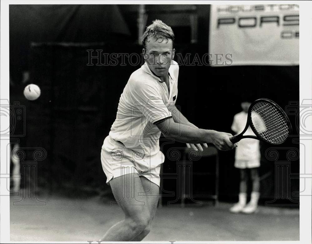 1986 Press Photo Tennis Player Richey Reneberg Takes Shot in Match - hps17159- Historic Images