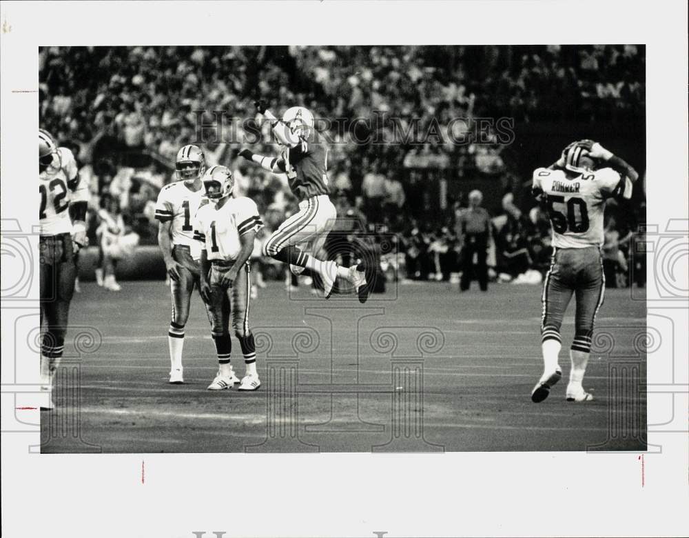 1985 Press Photo Houston Oiler Frank Bush Celebrates Win Over Dallas Cowboys- Historic Images