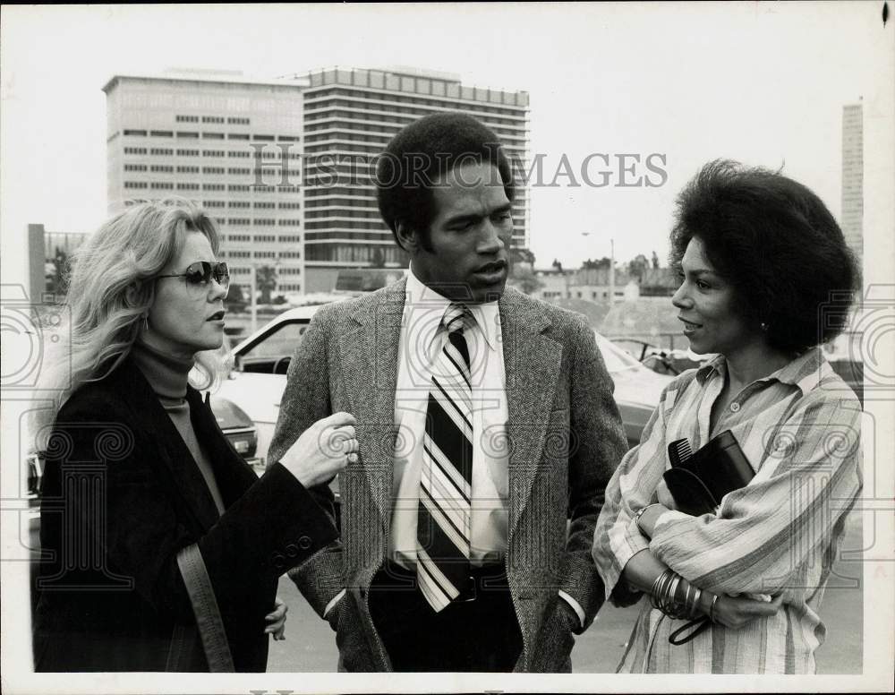 1977 Press Photo Actors Elizabeth Montgomery, Rosalind Cash &amp; O.J. Simpson- Historic Images