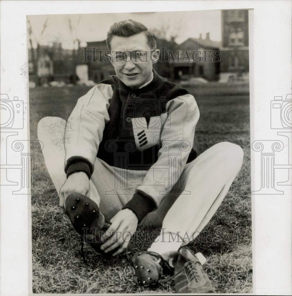 1959 Press Photo Athlete Don Gehrmann puts on spikes - hps18368- Historic Images