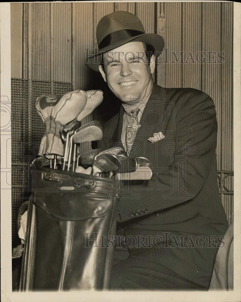 1939 Press Photo Golfer Ralph Guldahl Poses with Clubs - hps18633- Historic Images