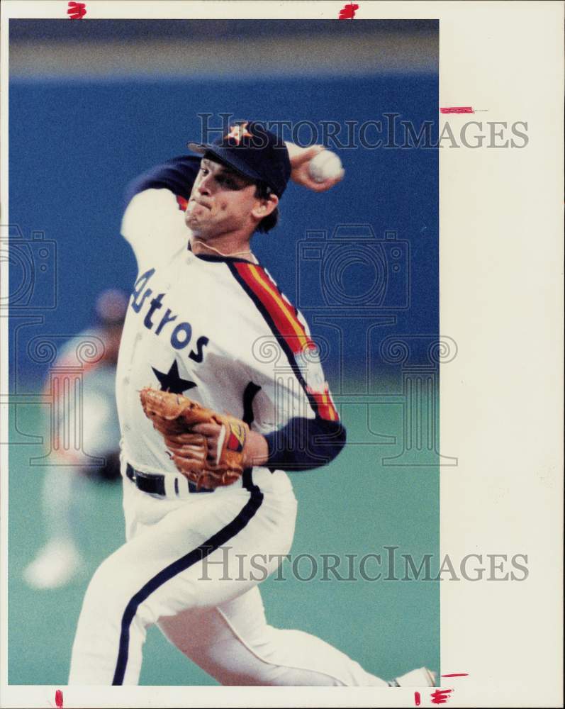 1990 Press Photo Houston Astros Baseball Player Bill Gullickson Pitches in Game- Historic Images