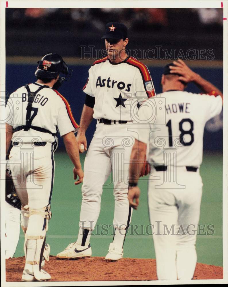 Press Photo Houston Astros Craig Biggio, Art Howe Visit Bill Gullickson on Mound- Historic Images