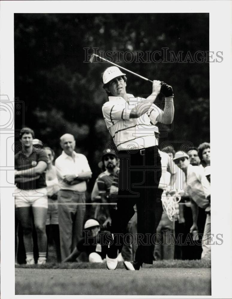 1986 Press Photo Golfer Jay Haas Watches Shot in Houston Open at The Woodlands- Historic Images