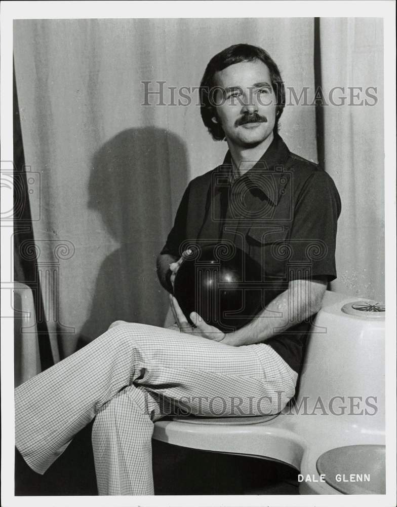 Press Photo Bowler Dale Glenn Poses with Ball - hps18692- Historic Images