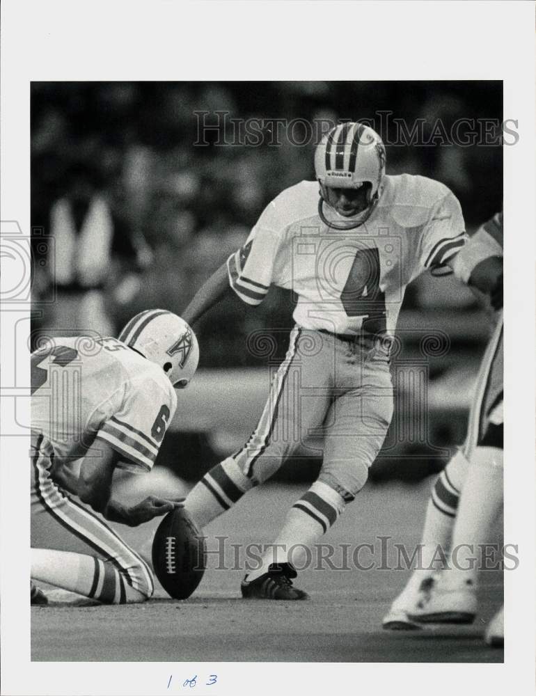 1983 Press Photo Houston Oilers kicker Florian Kempf in action - hps18718- Historic Images