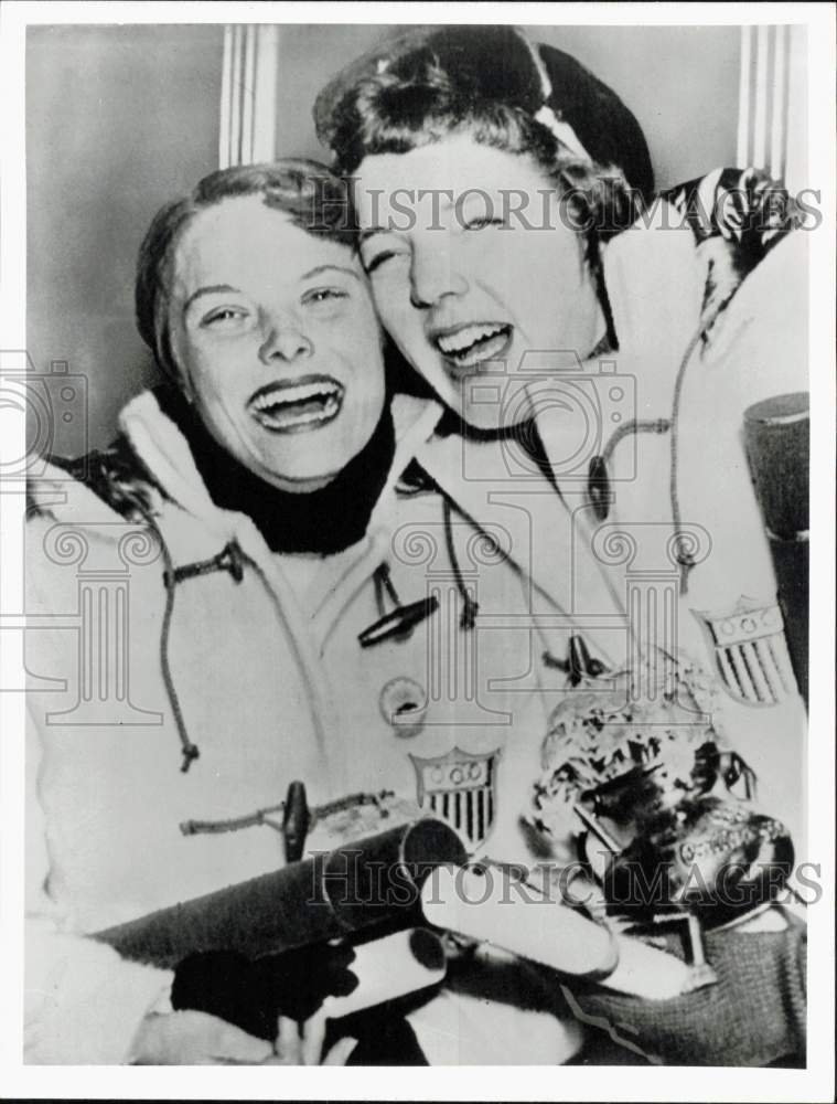 1959 Press Photo U.S. Figure Skating Champion Carol Heiss Hugs Friend- Historic Images