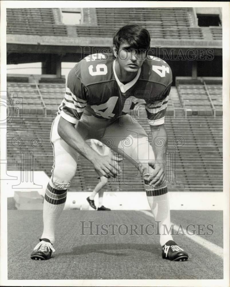 1971 Press Photo Rice University Football Player Bruce Henley Poses on Field- Historic Images