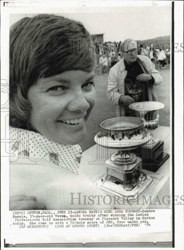 1974 Press Photo Golfer Sandra Haynie with LPGA trophy in Sutton ...