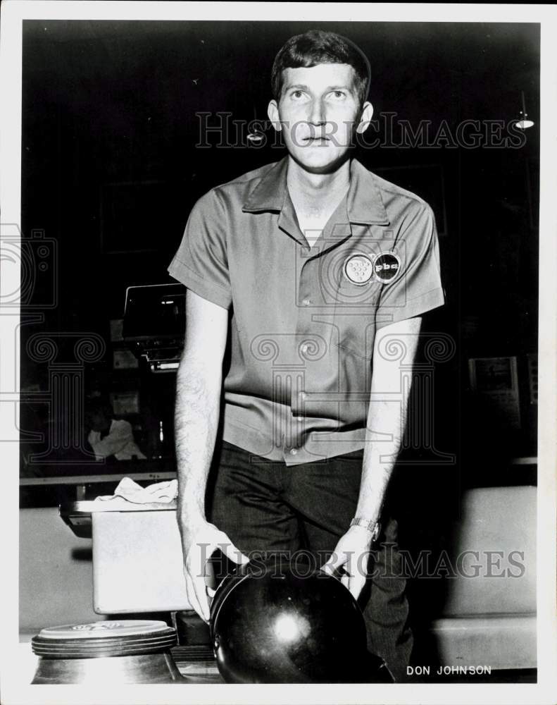 1968 Press Photo Bowler Don Johnson Picks Up Ball - hps18917- Historic Images