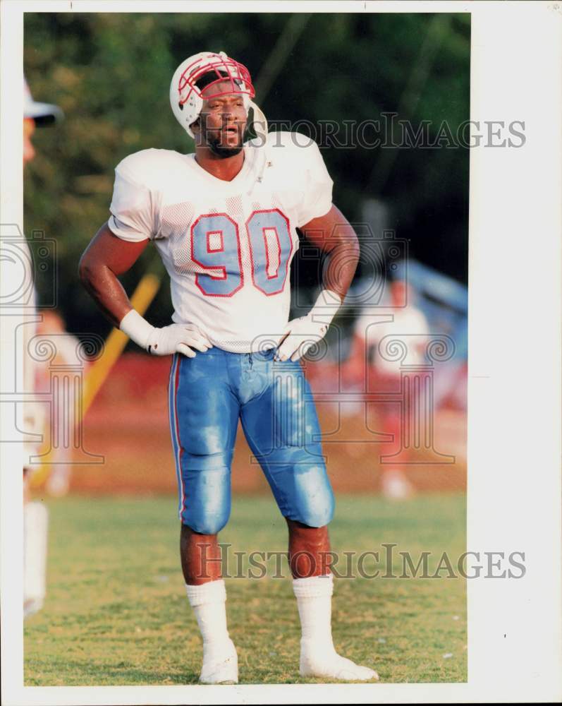 1990 Press Photo Houston Oilers Football Player Ezra Johnson at Camp, San Marcos- Historic Images