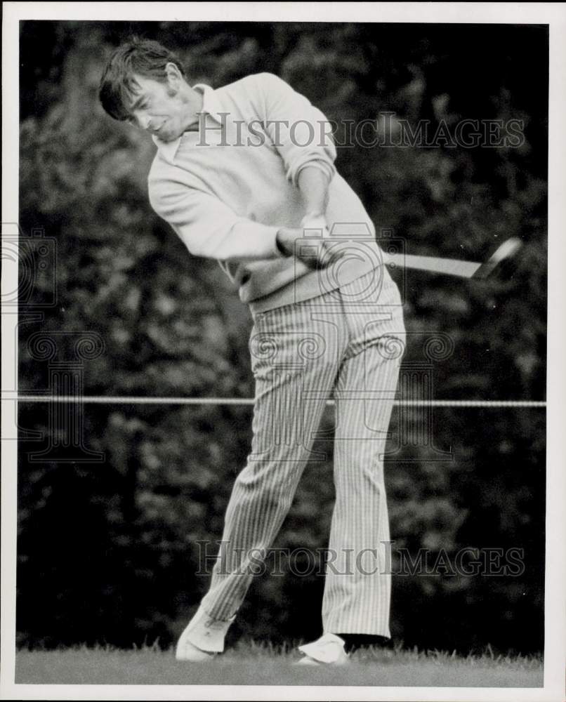 1976 Press Photo Golfer Dave Hill plays in Houston Open at The Woodlands, Texas- Historic Images