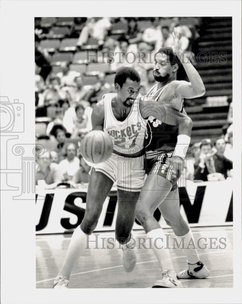 1983 Press Photo Golden State Warriors and Houston Rockets play NBA basketball- Historic Images