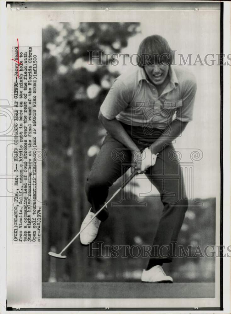 1974 Press Photo Golfer Jerry Heard Makes Putt at Florida Citrus Open, Orlando- Historic Images