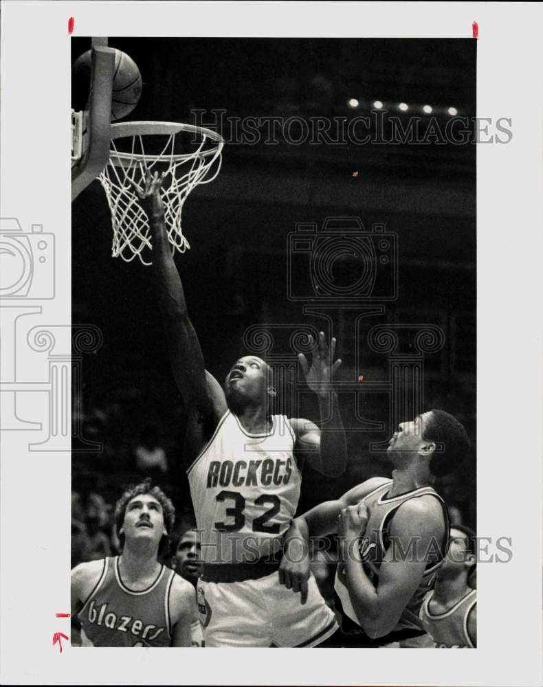 1984 Press Photo Houston Rockets &amp; Portland Trail Blazers Play Basketball Game- Historic Images