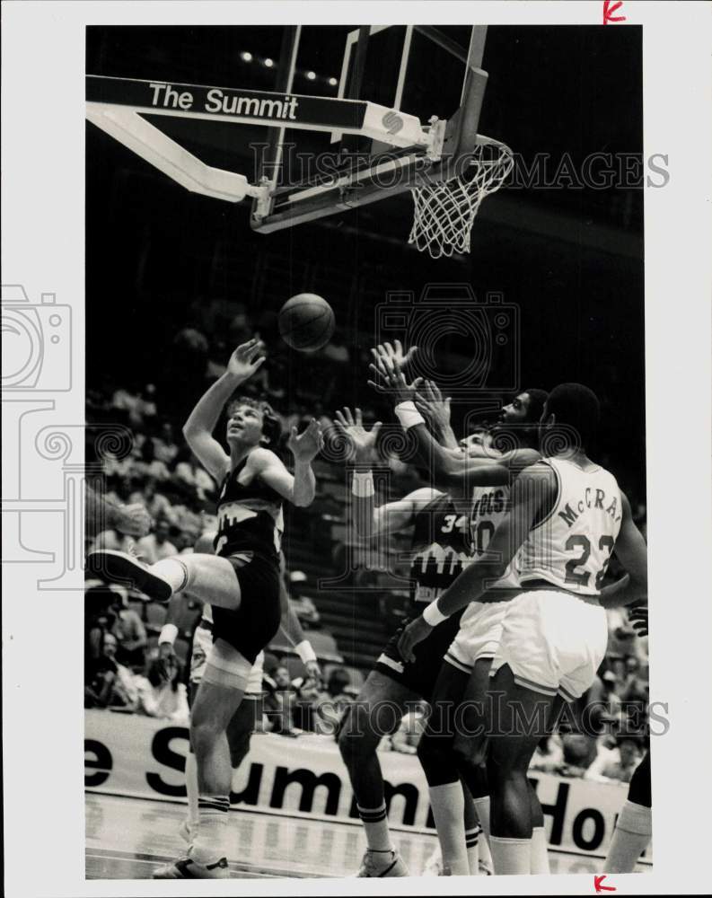 1984 Press Photo Houston Rockets &amp; Denver Nuggets Play Basketball at The Summit- Historic Images