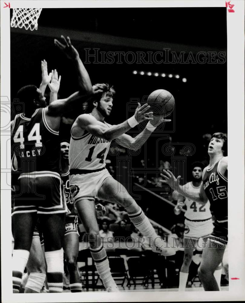 1976 Press Photo Houston Rockets & Kansas City Kings Play Basketball Game- Historic Images