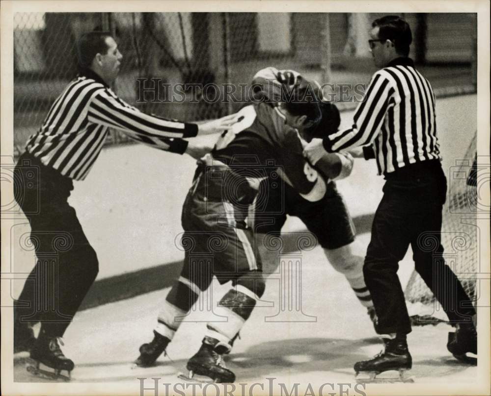 Press Photo Houston hockey player Bryan Watson fights Leo Thiffault of Memphis- Historic Images