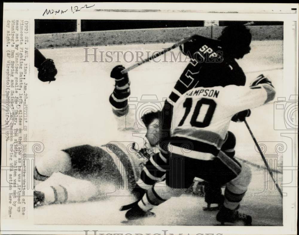 1974 Press Photo Winnipeg Jets and Minnesota Fighting Saints play WHA hockey- Historic Images