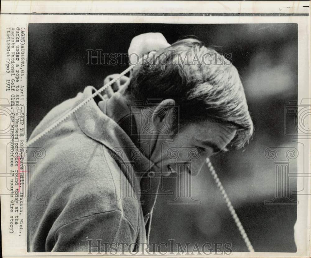 1971 Press Photo Golfer Dave Hill plays a Masters practice round in Augusta, GA- Historic Images