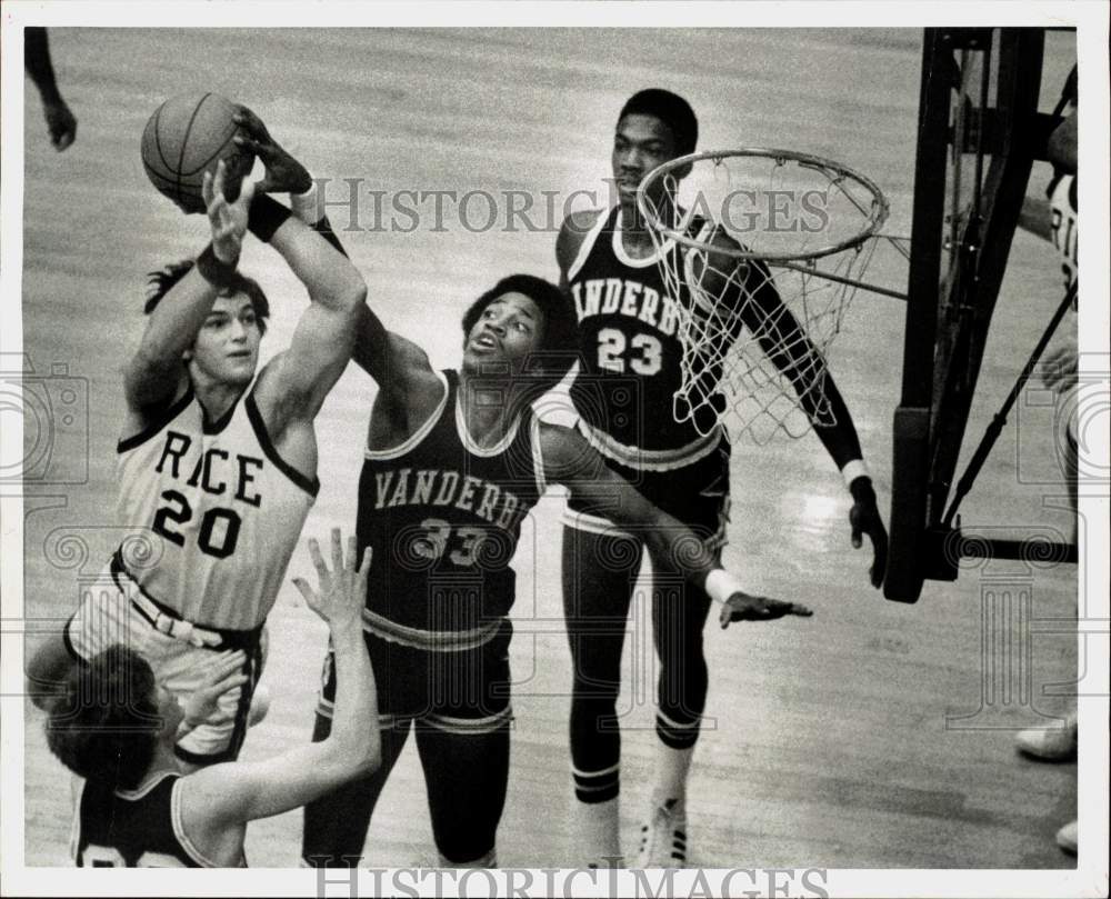 1977 Press Photo Rice University & Vanderbilt Play College Basketball Game- Historic Images