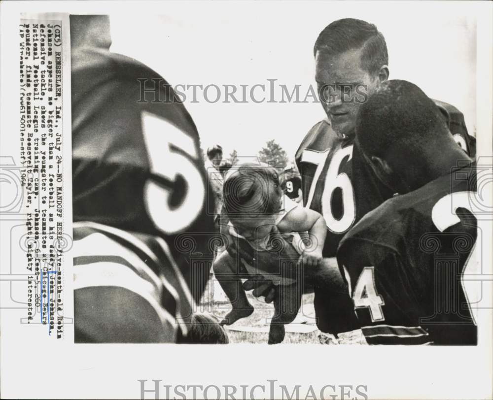 1964 Press Photo Chicago Bears player John Johnson, son and Roosevelt Taylor- Historic Images