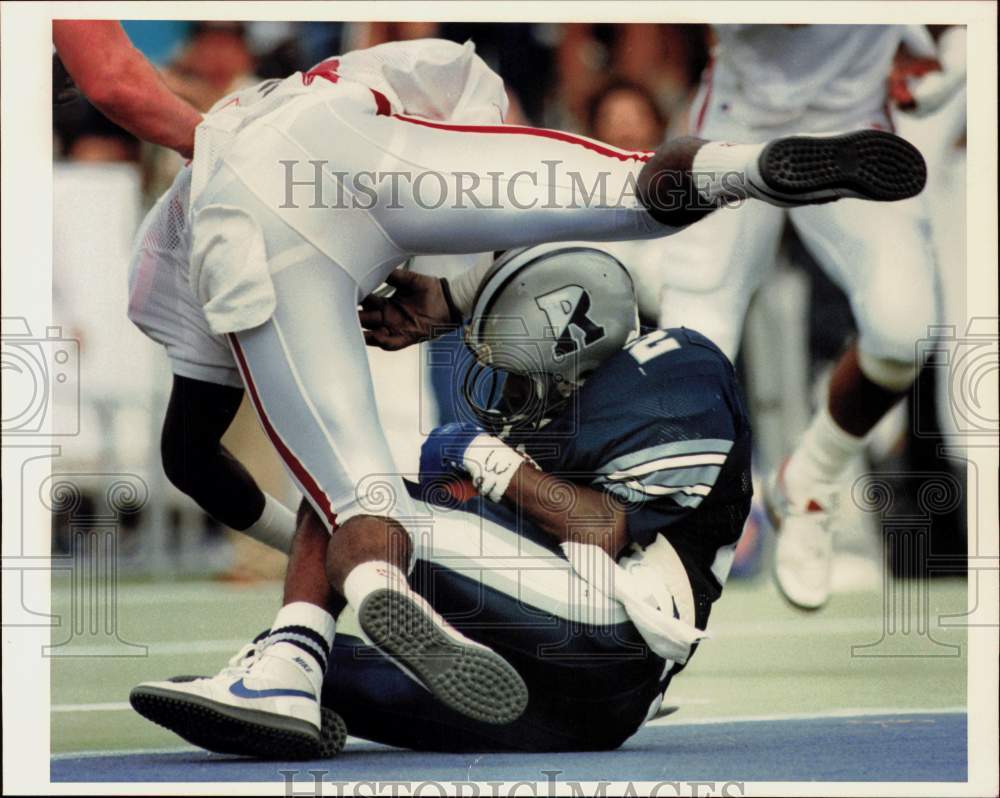 1989 Press Photo Eric Henley (Rice), Anthoney Cooney (Arkansas) play football- Historic Images