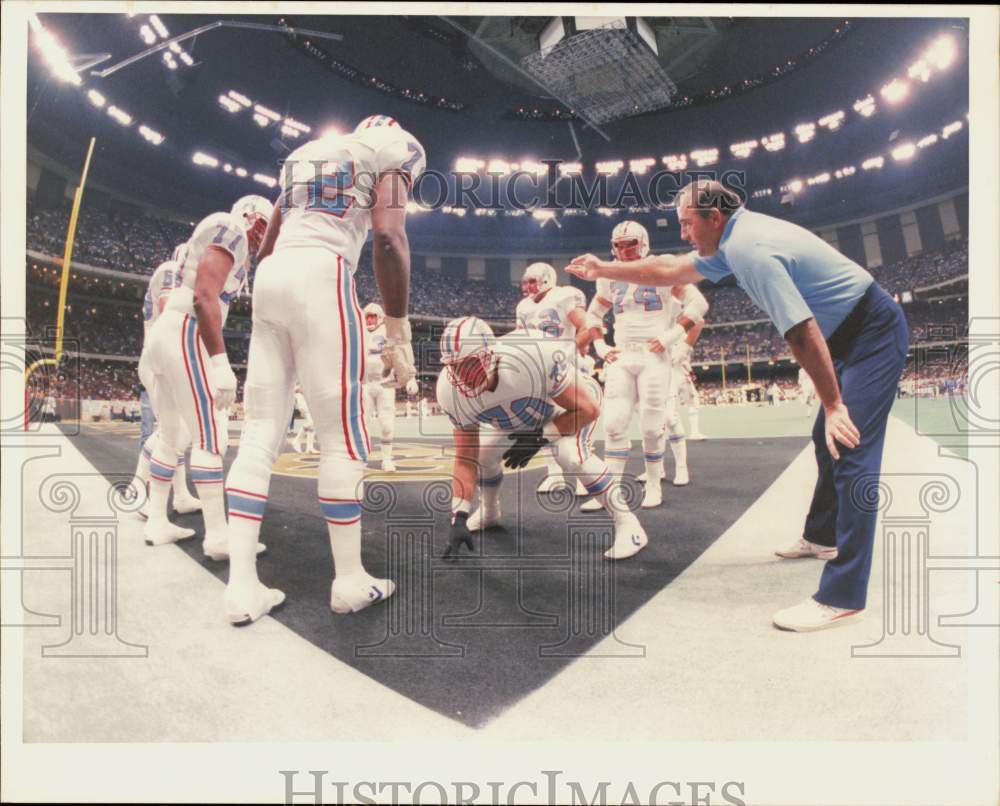 1987 Press Photo Houston Oilers football coach Kim Helton and players in endzone- Historic Images