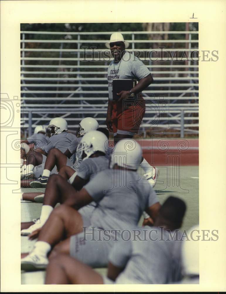 1990 Press Photo Texas Southern University football coach Walter Highsmith- Historic Images