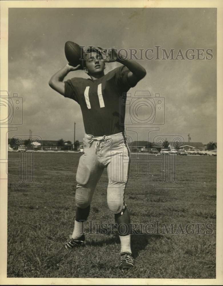 1967 Press Photo Westbury football quarterback Larry Etie - hps20538- Historic Images