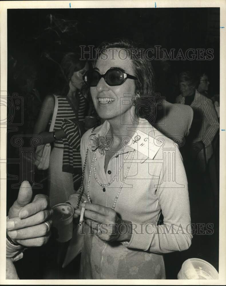 1973 Press Photo Tennis Magazine Editor Gladys Heldman Smokes Cigarette at Party- Historic Images